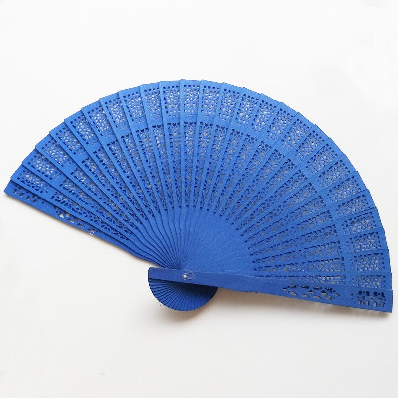 Ladies filigree fan made of high-quality material 
Maetiva