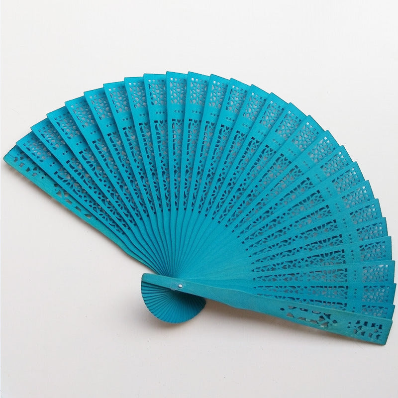 Ladies filigree fan made of high-quality material 
Maetiva