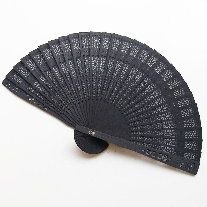 Ladies filigree fan made of high-quality material 
Maetiva