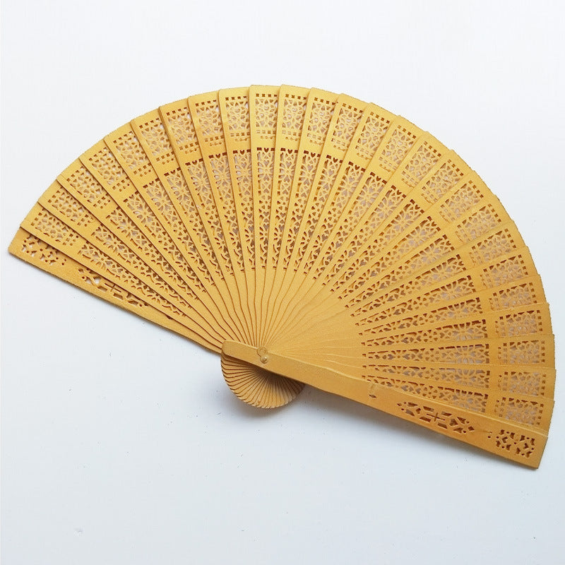 Ladies filigree fan made of high-quality material 
Maetiva