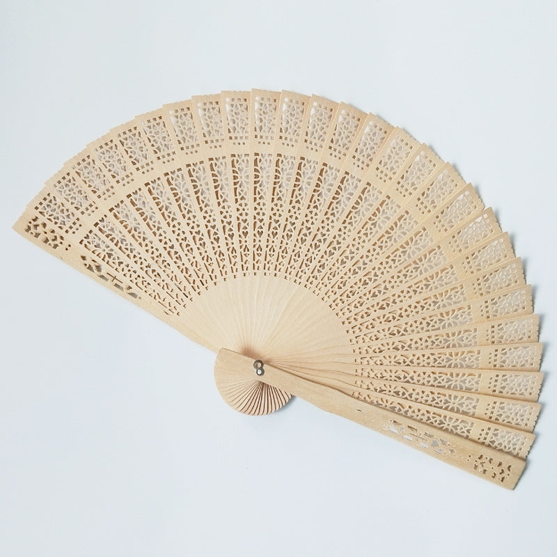 Ladies filigree fan made of high-quality material 
Maetiva