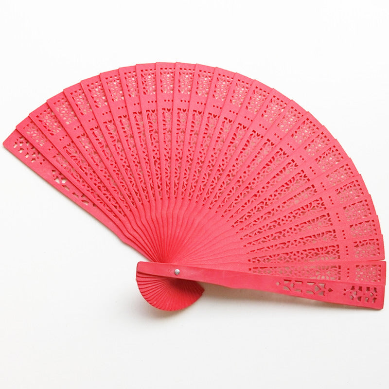 Ladies filigree fan made of high-quality material 
Maetiva