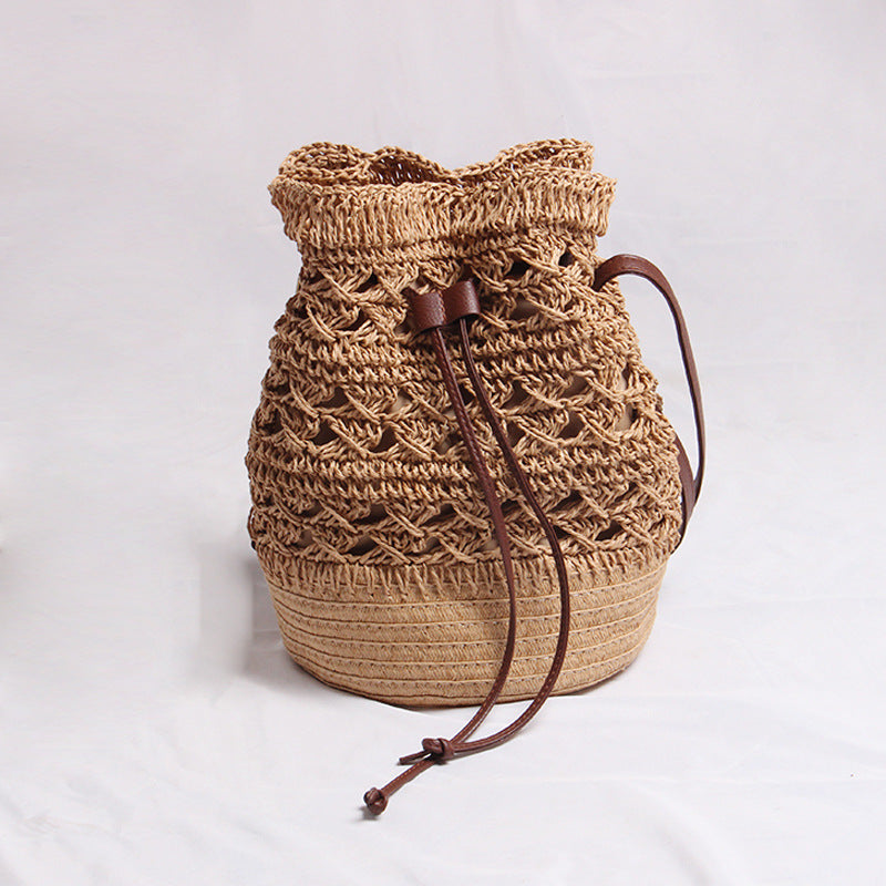 Handmade straw bag with leather accents 
Maetiva