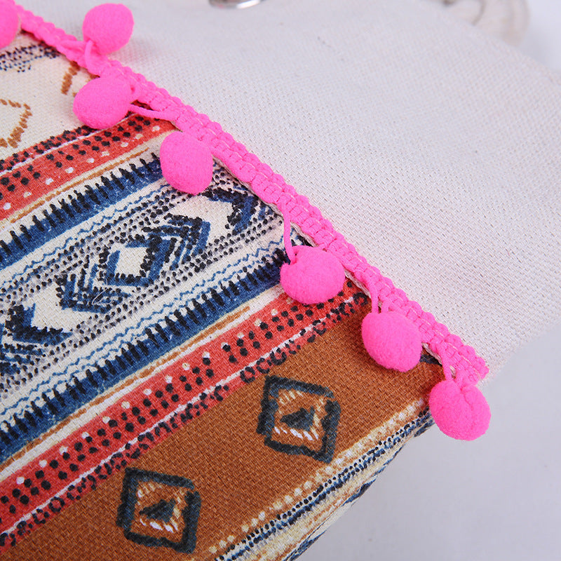 Large beach bag with crocheted embellishments 
Maetiva