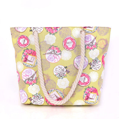 Spacious shopping bag with striking ethnic pattern 
Maetiva