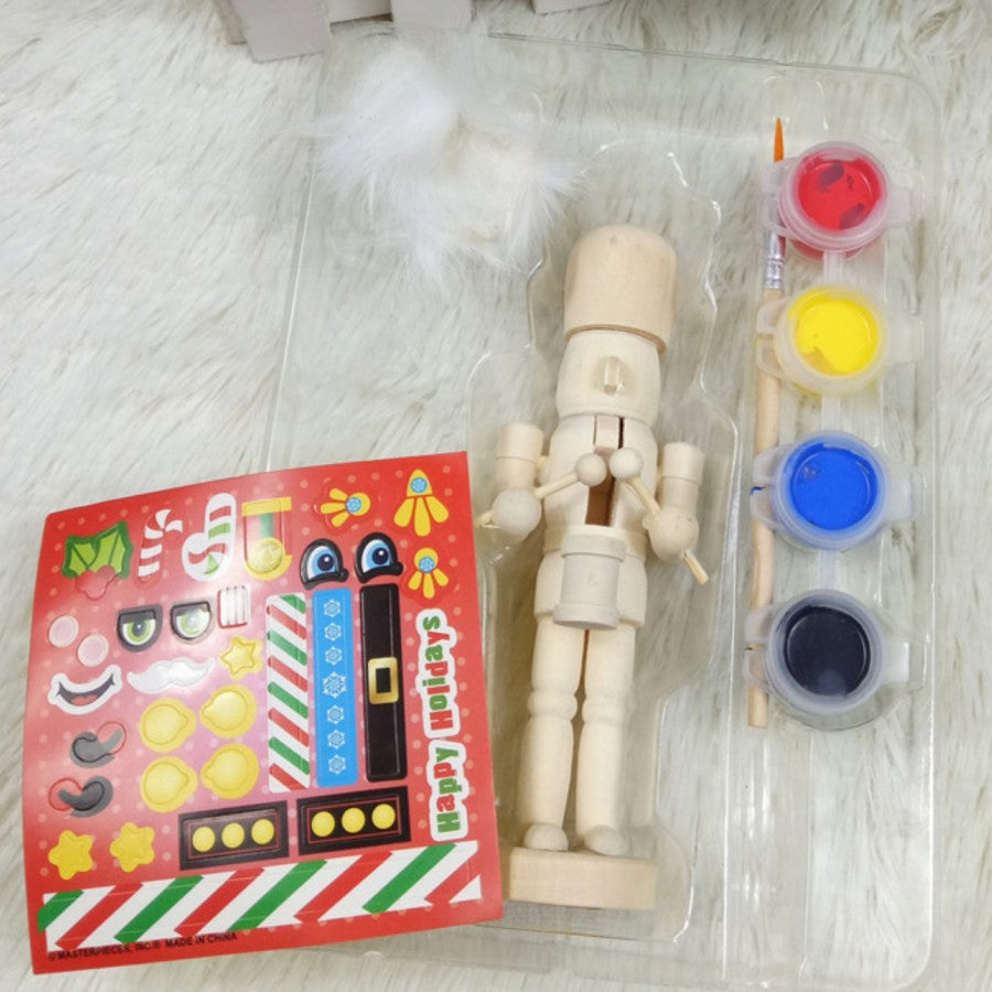 Classic Nutcracker made of wood, 13 cm