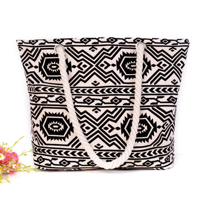 Spacious shopping bag with striking ethnic pattern 
Maetiva