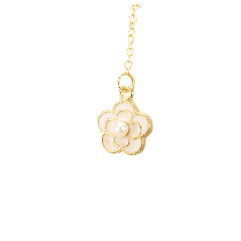 Floral-Inspired Eyewear Charm 
Maetiva