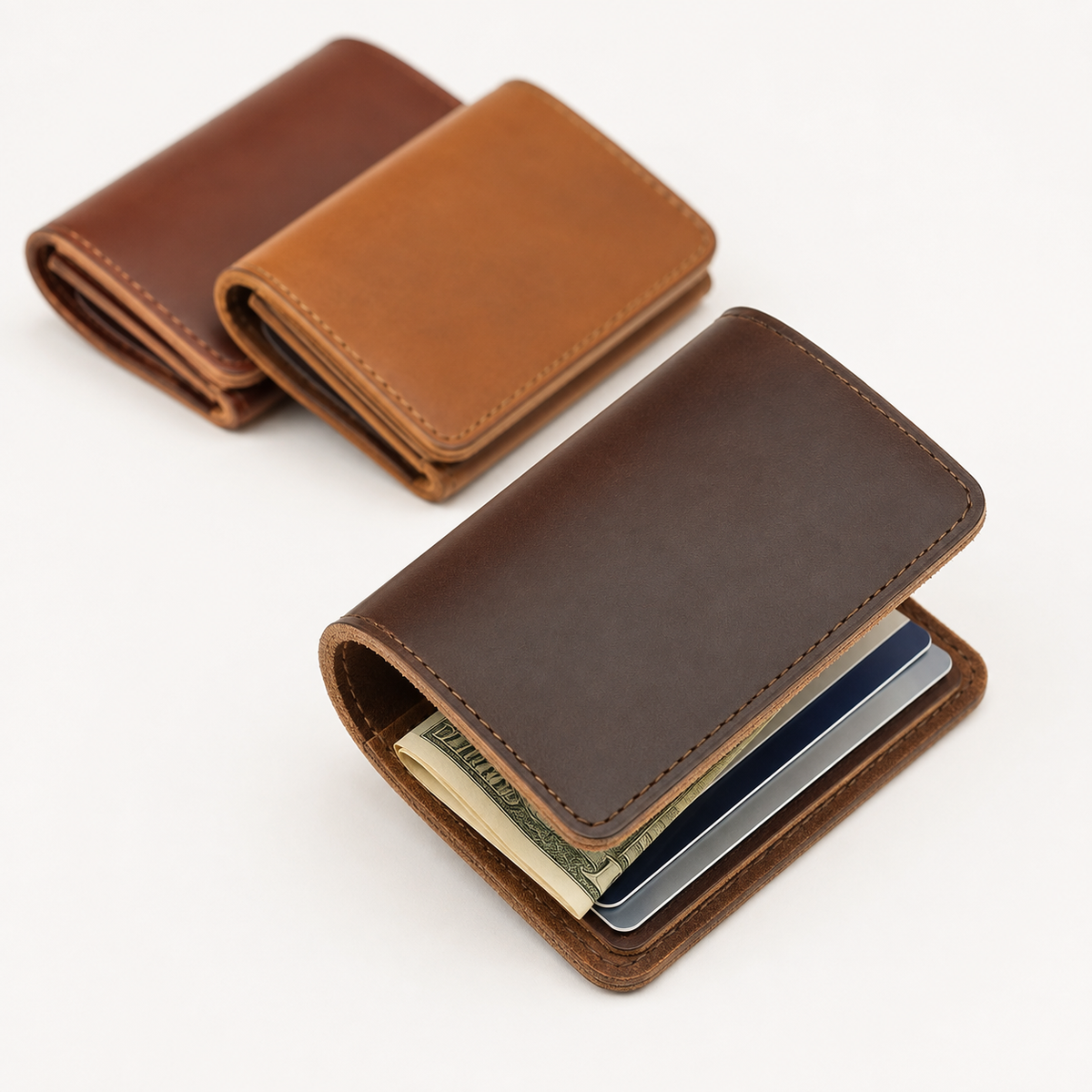 Compact full-grain leather bifold card wallet 
Maetiva