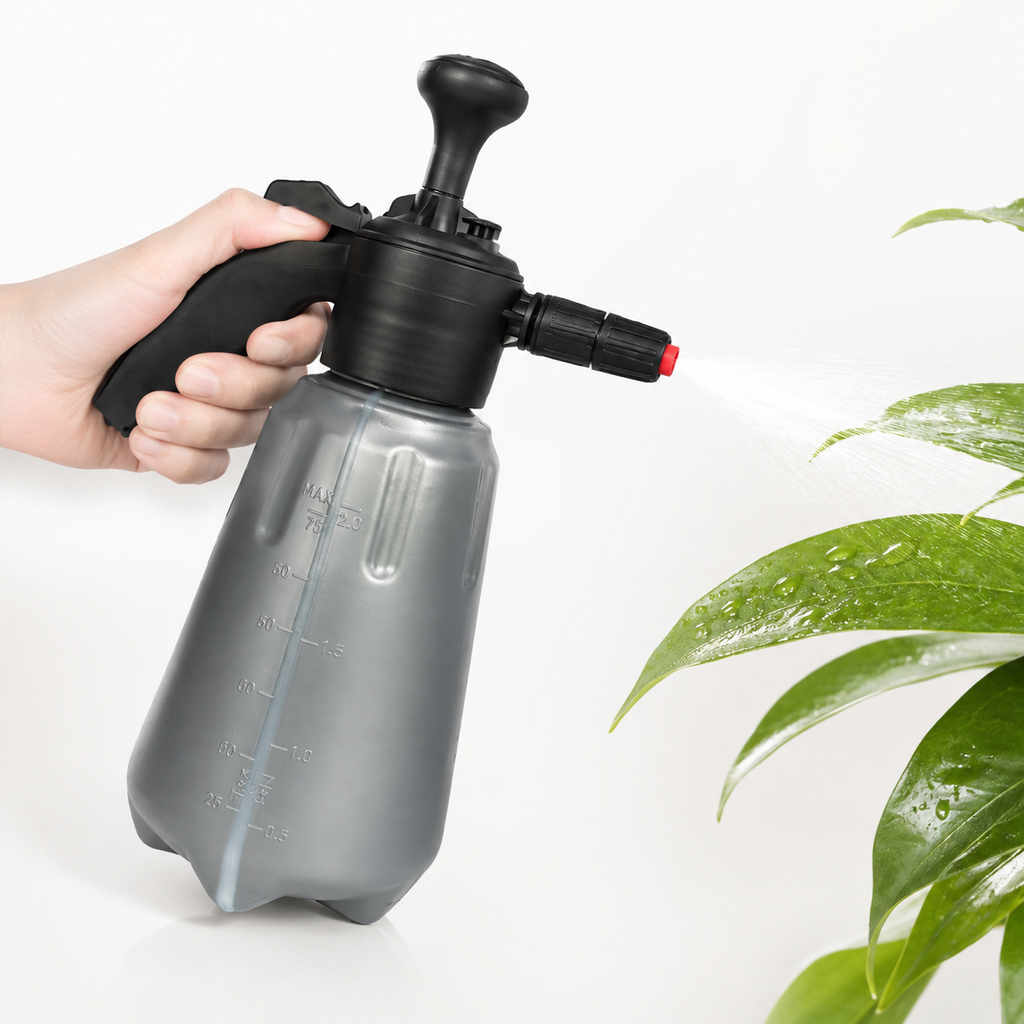 Pressurized handheld irrigation sprayer with ergonomic trigger and adjustable nozzle 
Maetiva