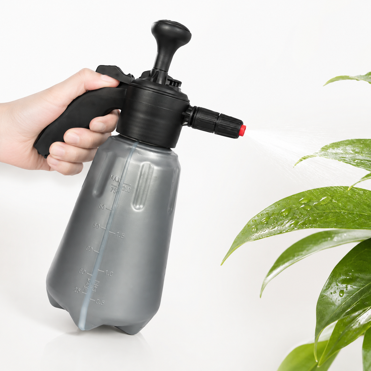 Pressurized handheld irrigation sprayer with ergonomic trigger and adjustable nozzle 
Maetiva