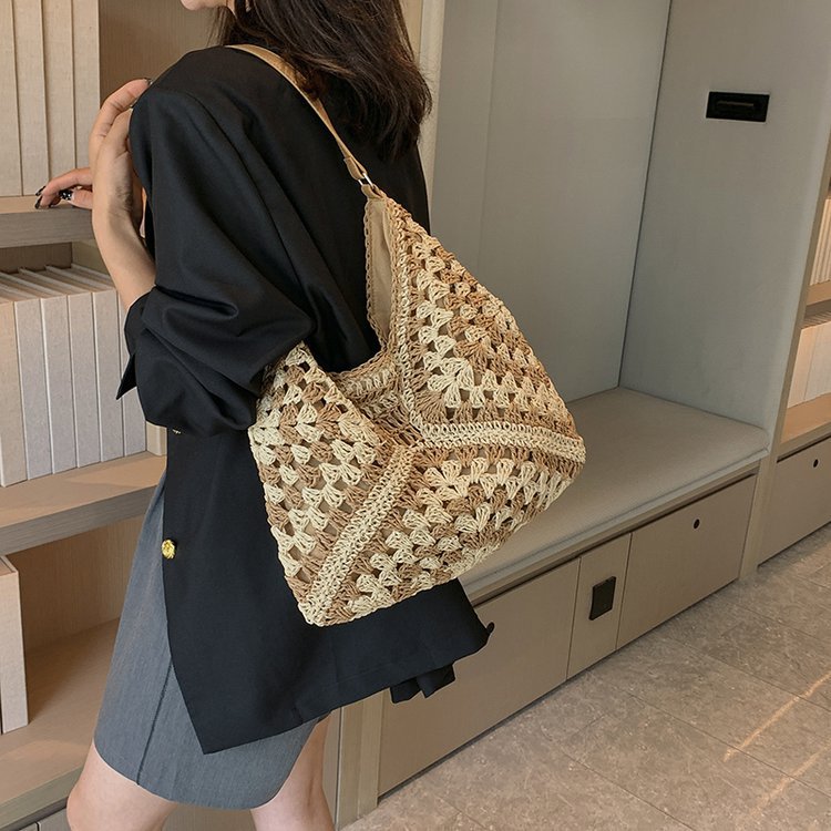 Handbag with Modern Macrame Structure 
Maetiva