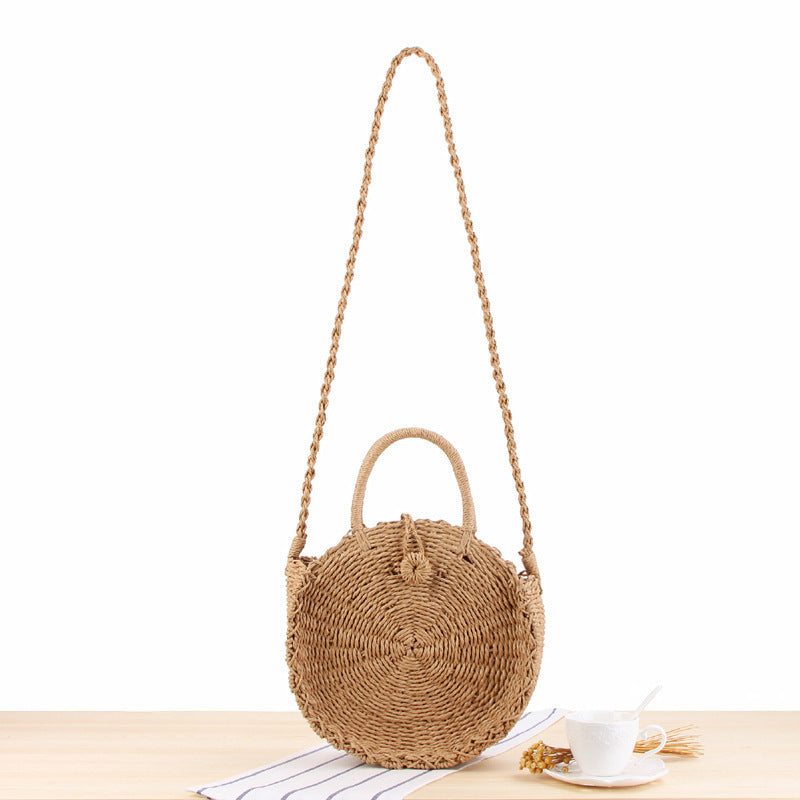 Hand-knotted shoulder bag in round design 
Maetiva