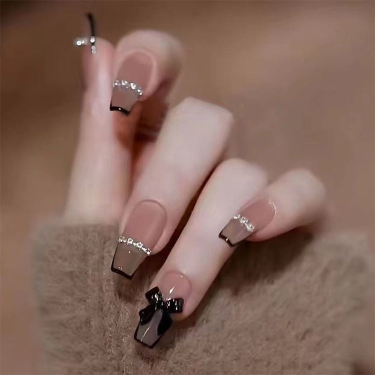 Artificial nails with heart design and glitter accents 
Maetiva