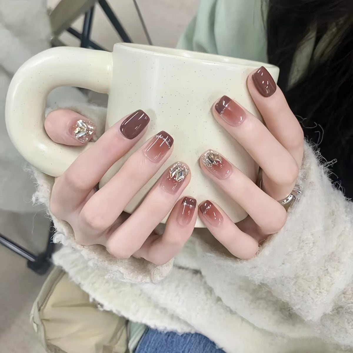 Artistic Floral-Embellished Press-On Nail Art 
Maetiva