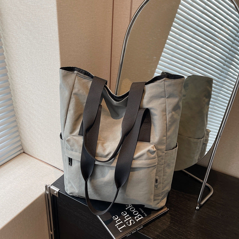 Practical Tote Bag With Multiple External Pockets 
Maetiva
