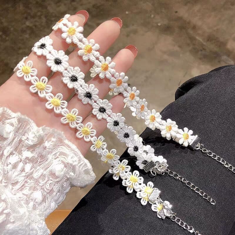 Crochet Flower Headband 
Maetiva
