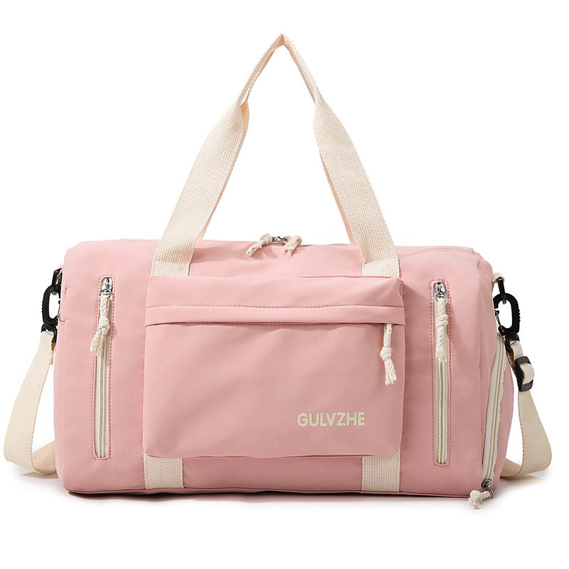 Sporty travel bag with versatile organizational options 
Maetiva