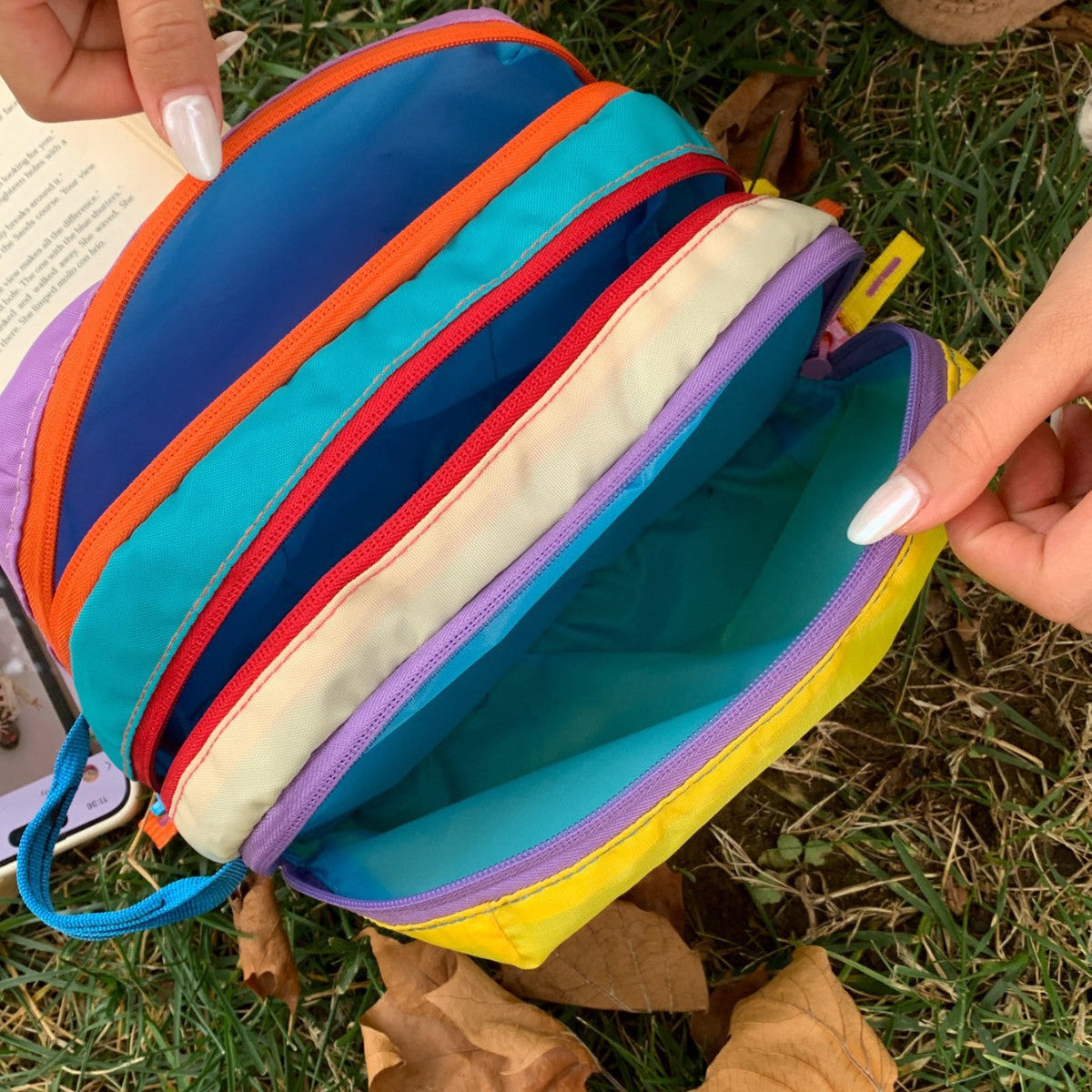 Multi-Zipper Cosmetic Bag 
Maetiva