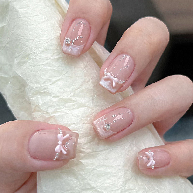 Artistic Floral-Embellished Press-On Nail Art 
Maetiva