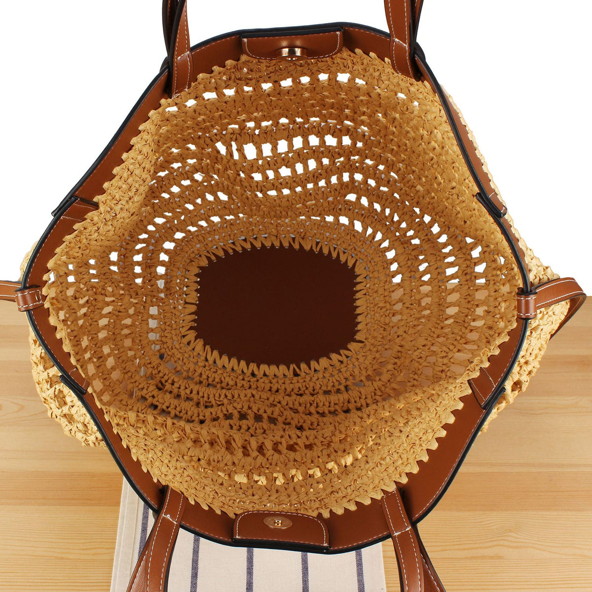 Braided Shoulder Bag with Elegant Leather Detail 
Maetiva
