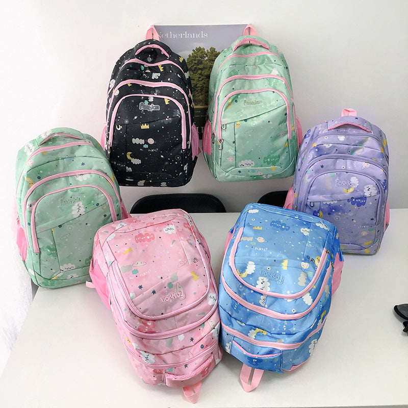 School backpack with creative space design and practical compartments 
Maetiva