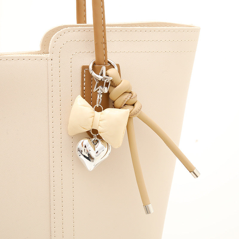 Fashionable Bow and Heart Keychain 
Maetiva