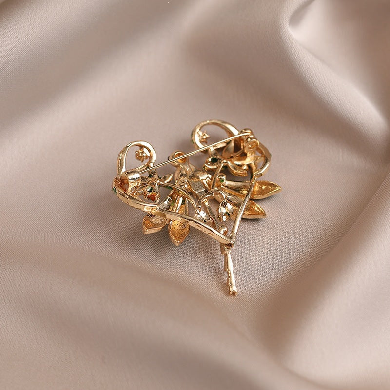 Exquisite Dragonfly Brooch with Sparkling Crystals 
Maetiva