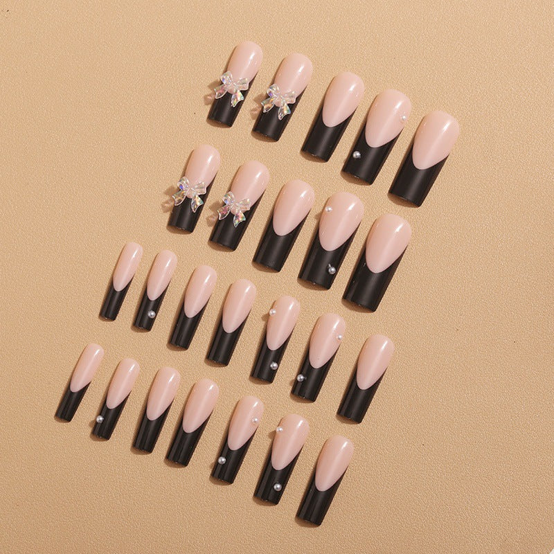 Nail decoration with elegant bows and rhinestones 
Maetiva