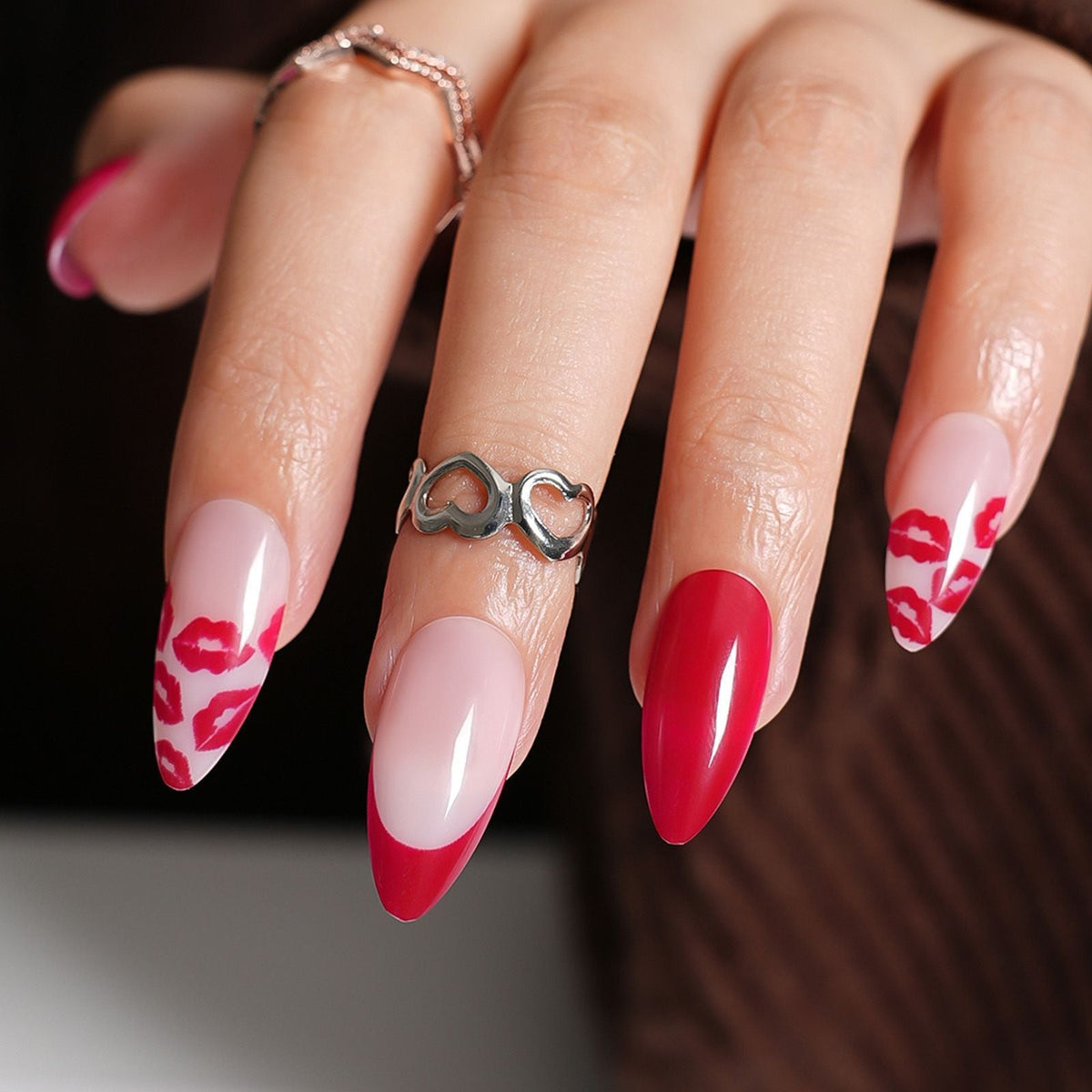 Artificial nails with modern night motif 
Maetiva