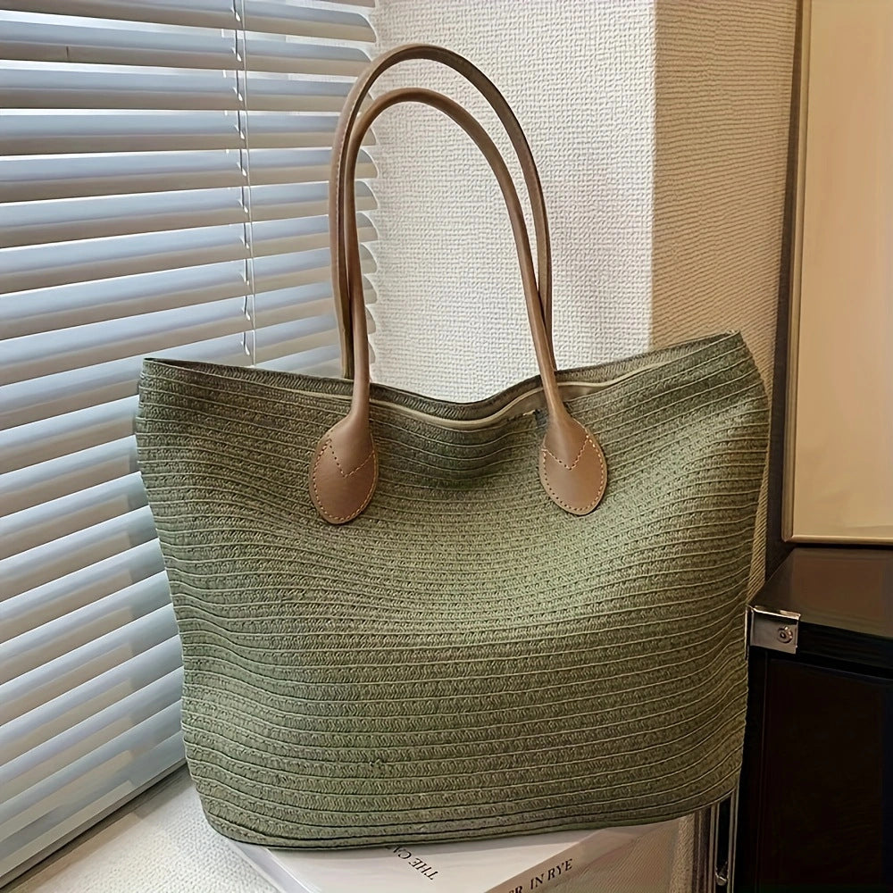 Spacious Tote Bag Made of Braided Natural Material 
Maetiva