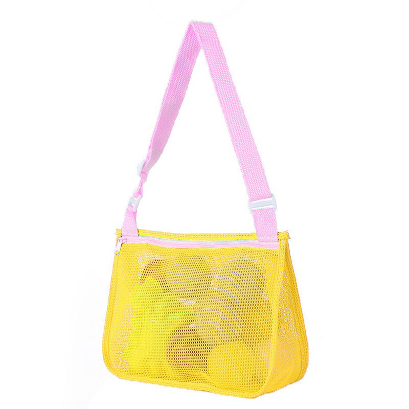 Practical and Breathable Beach Bag with Mesh Structure 
Maetiva
