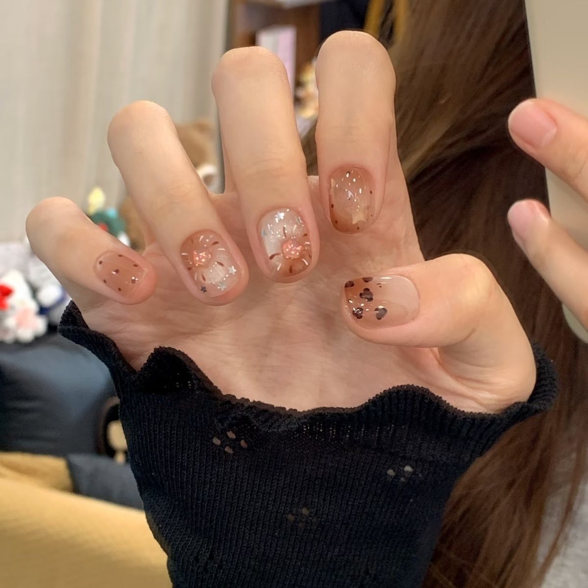 Artisan Floral Press-On Nail Set 
Maetiva