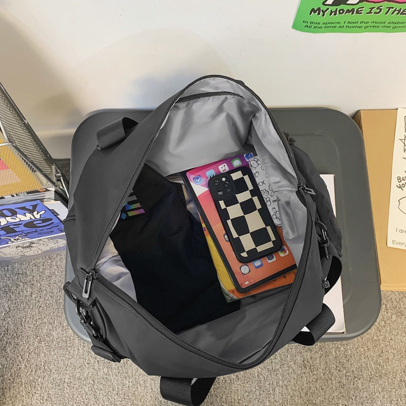 Sporty Travel Bag in Modern Design 
Maetiva