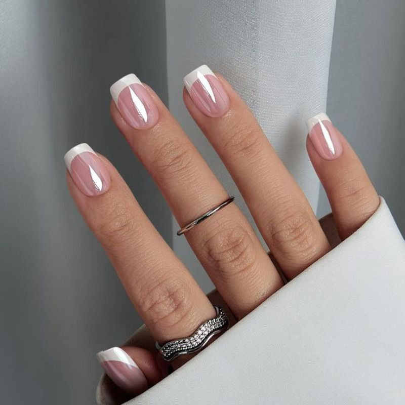 Artificial nails with modern night motif 
Maetiva