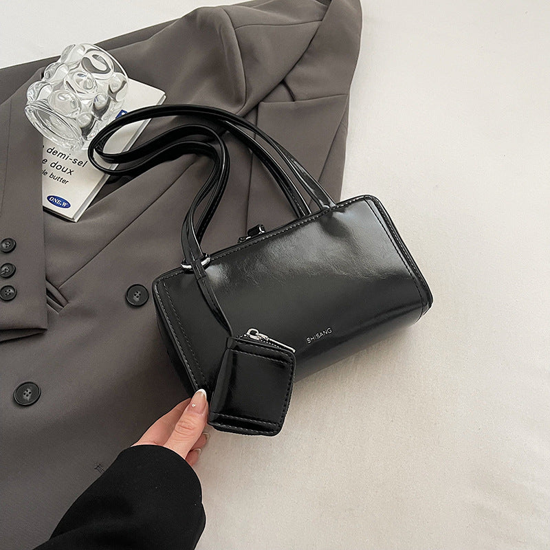 Elegant Structured Handbag 
Maetiva