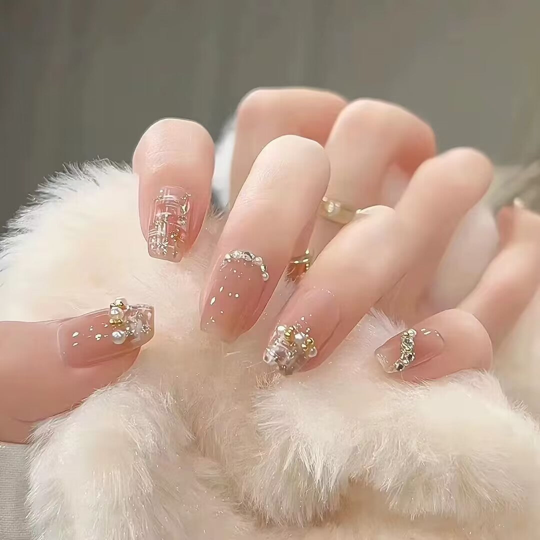 Artistic Floral-Embellished Press-On Nail Art 
Maetiva