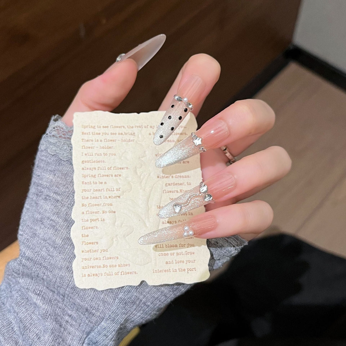 Glamorous Crystal-Studded Stiletto Press-On Nails 
Maetiva