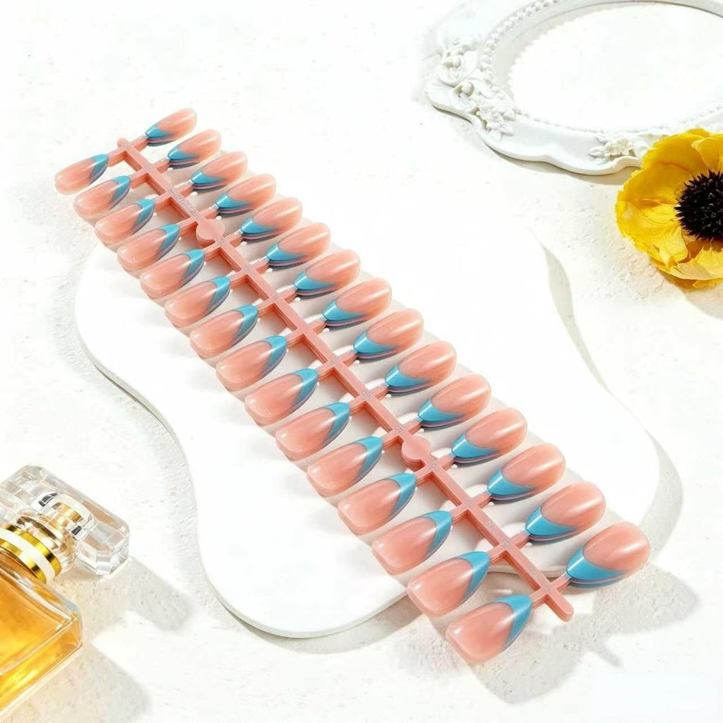 Decorative Press-On Nail Tips 
Maetiva