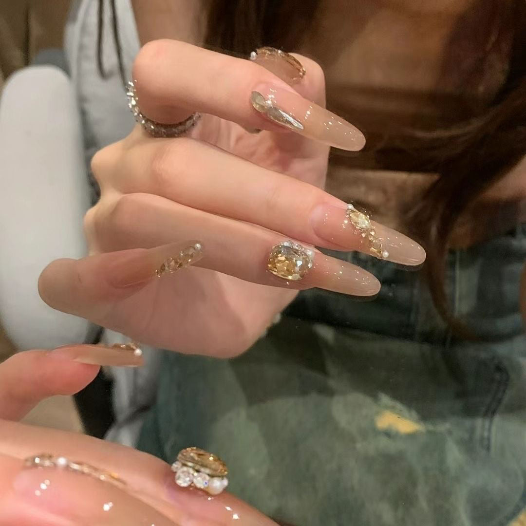 Artistic Floral-Embellished Press-On Nail Art 
Maetiva