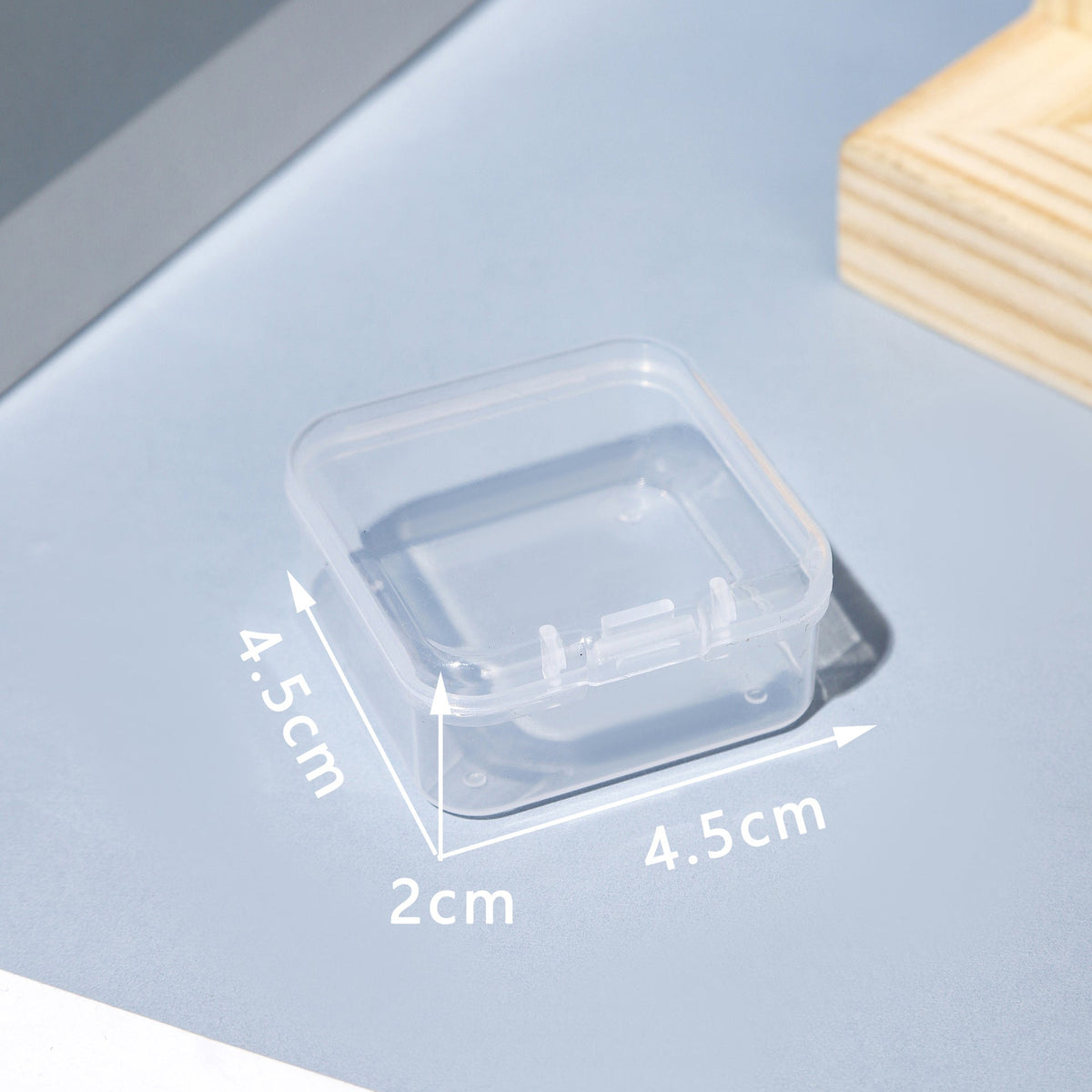 Transparent Storage Container 
Maetiva