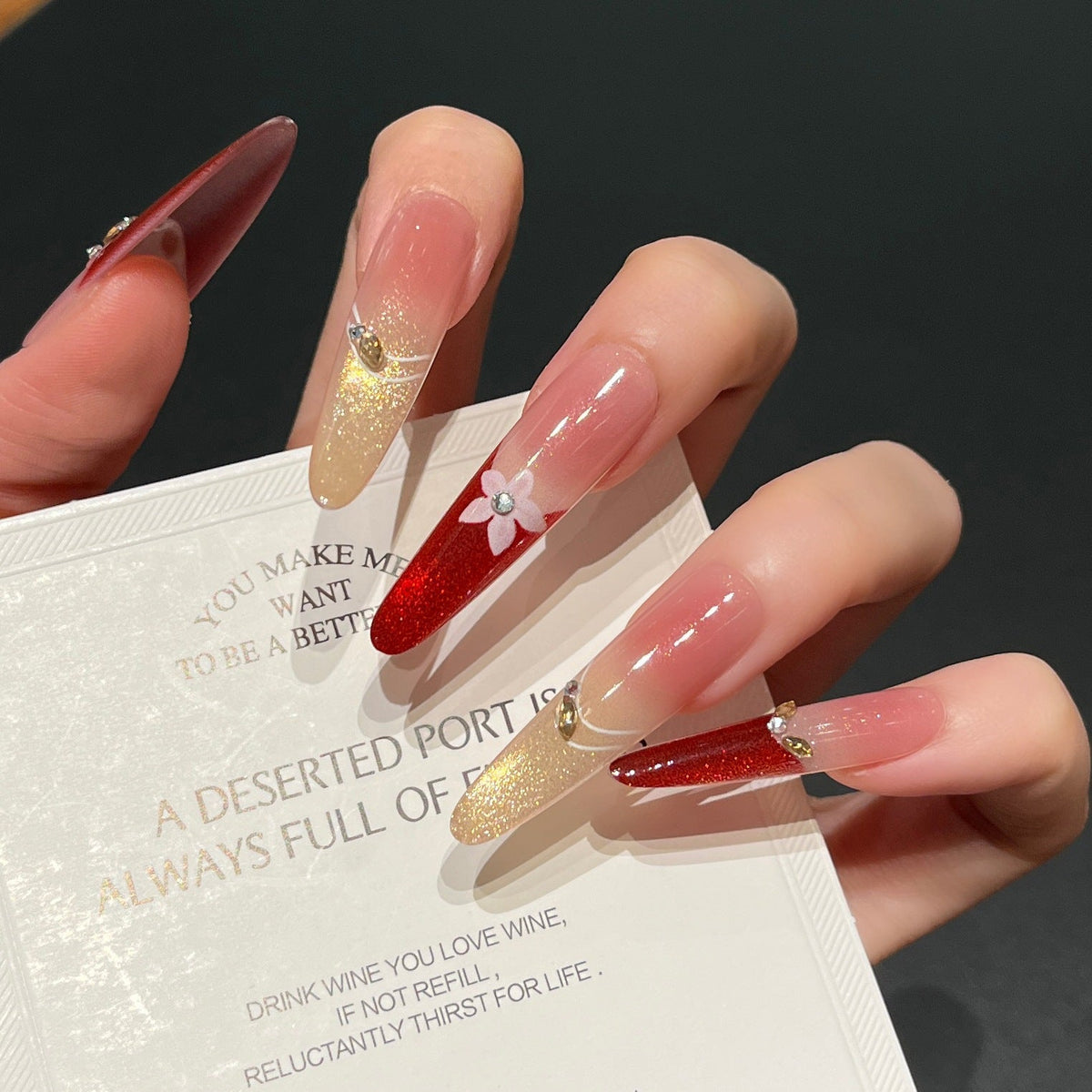 Artistic Floral-Embellished Press-On Nail Art 
Maetiva