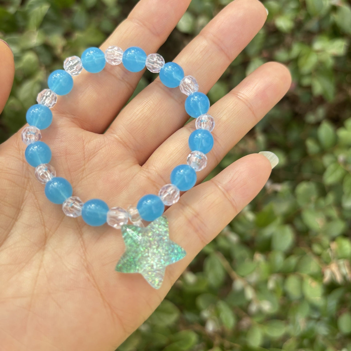 Cute bracelet with elephant charm Made of glass 
Maetiva