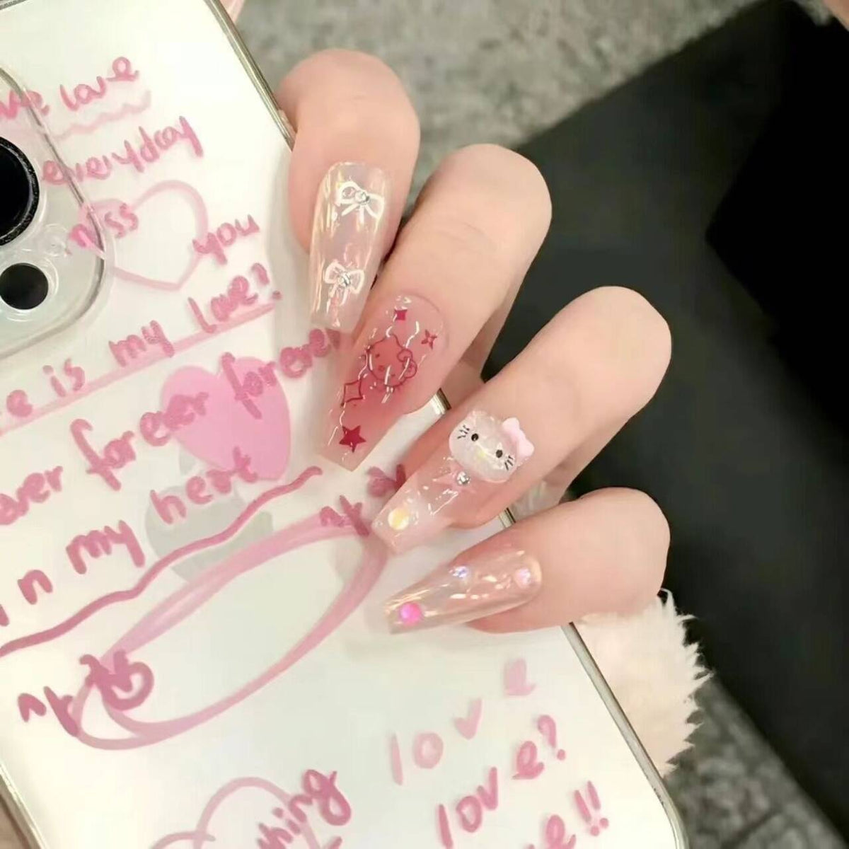 Artistic Floral-Embellished Press-On Nail Art 
Maetiva