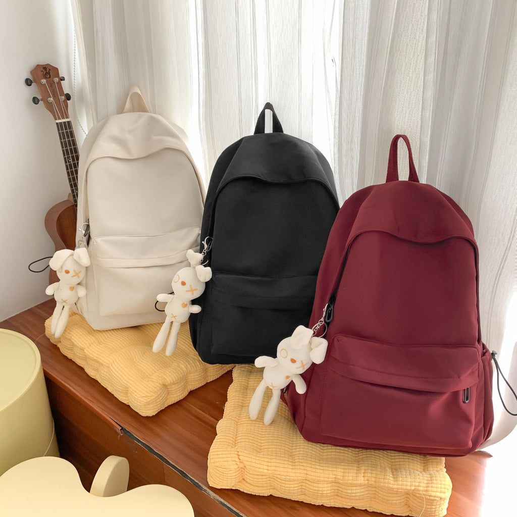 Multi-functional backpack with integrated keychain 
Maetiva