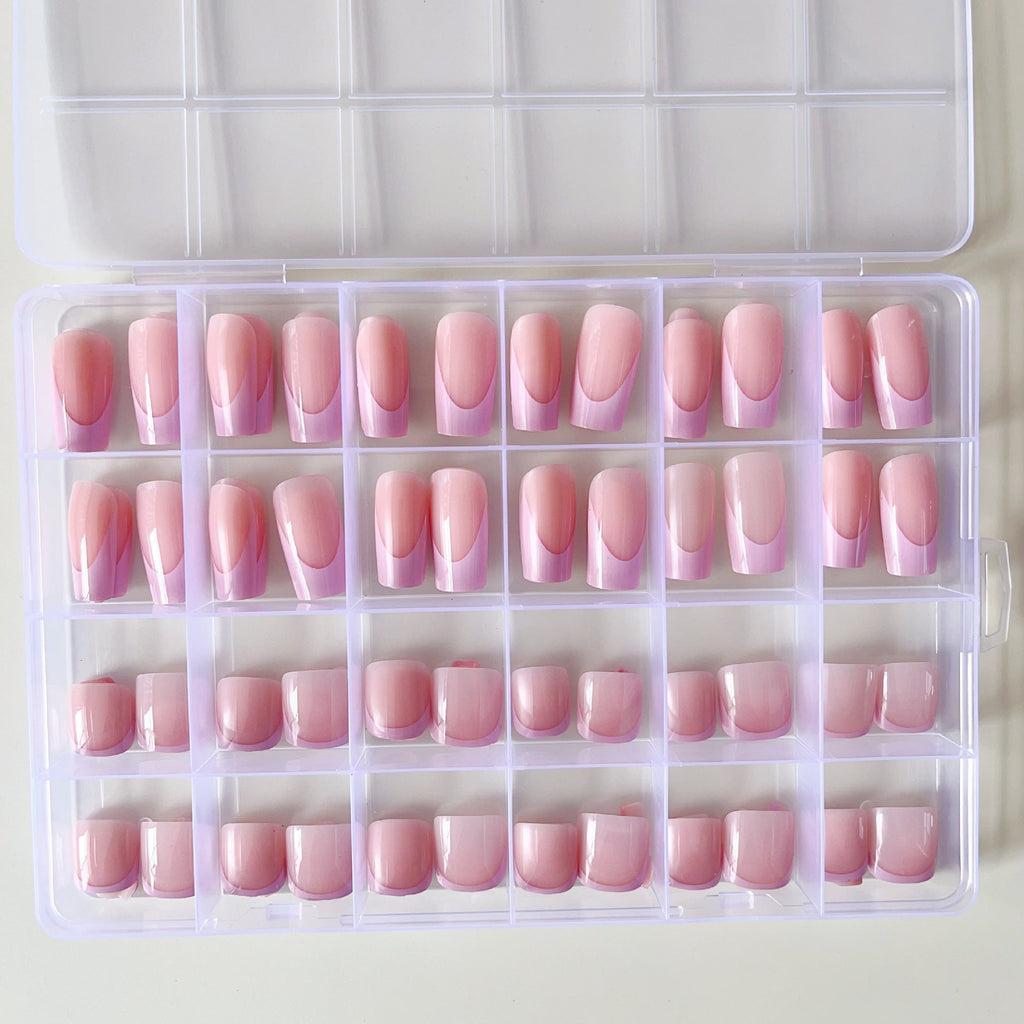 Artificial nail set with elegant gradient and high-gloss surface 
Maetiva