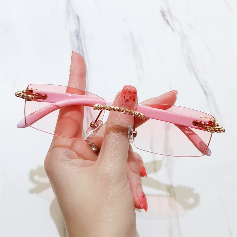 Fashionable Decorative Geometric Eyewear 
Maetiva