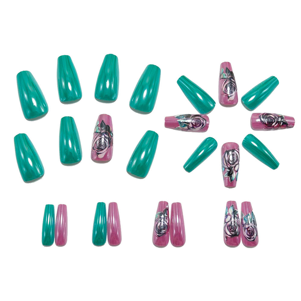 Artificial nails with elegant rose design 
Maetiva