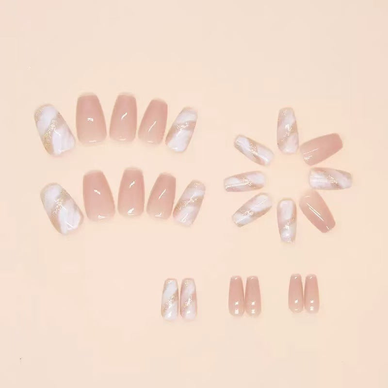 Elegant Artificial Nail Tips with Shiny Gold Accents 
Maetiva