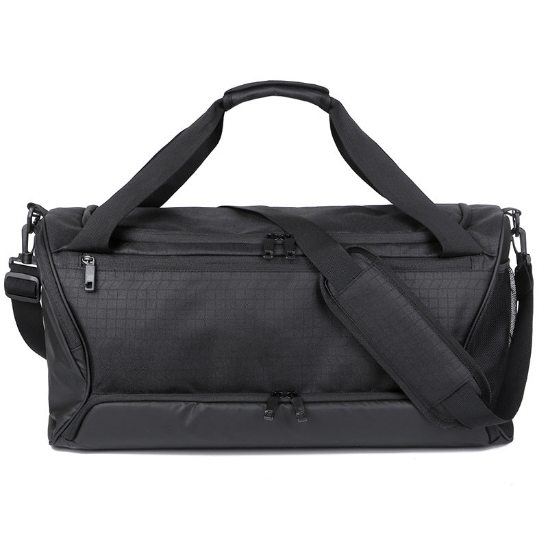 Men's multifunctional sports and travel bag with water-repellent material 
Maetiva